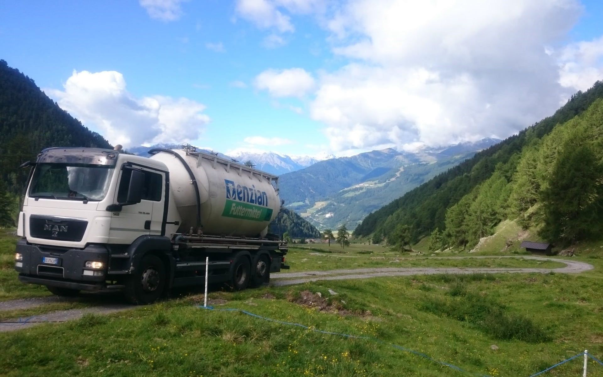 Alm-LKW_1920x1200.jpg