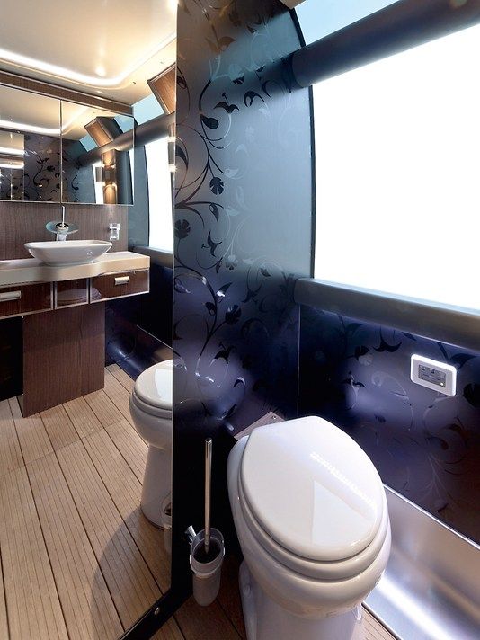 man-bus-individual-toilet-galerie-3-4_width_534_height_712.jpg