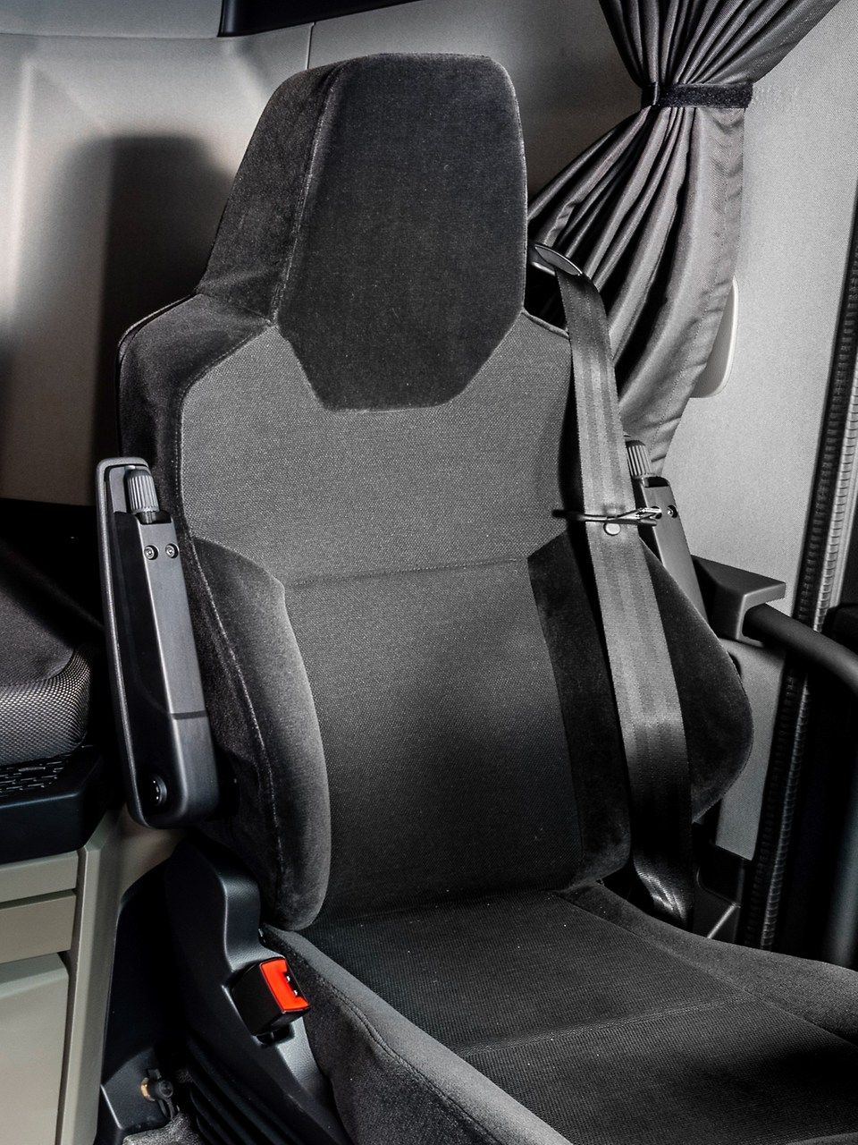 man-lkw-seats-galerie-3-4_width_960_height_1280.jpg