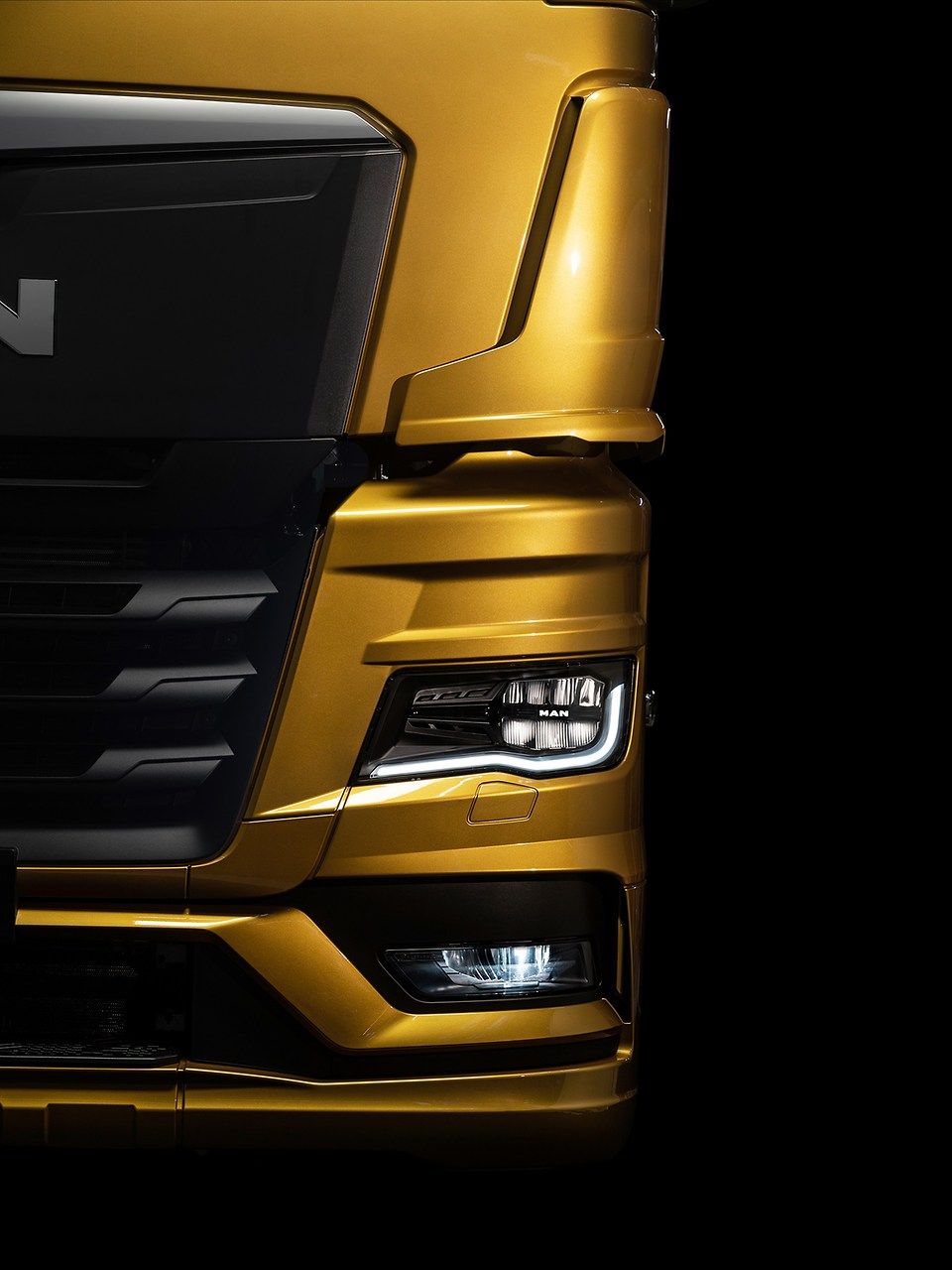 man-lkw-tgx-scheinwerfer-galerie-3-4.jpg_width_960_height_1280.jpg